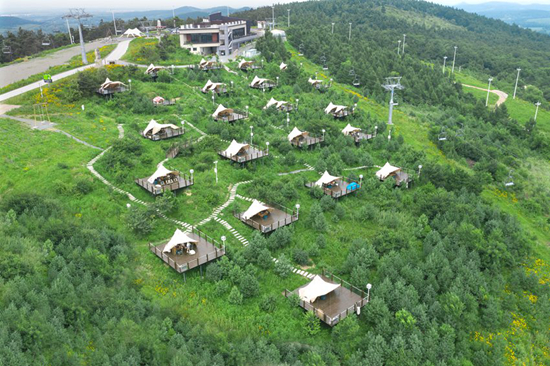 林间露营胜地。