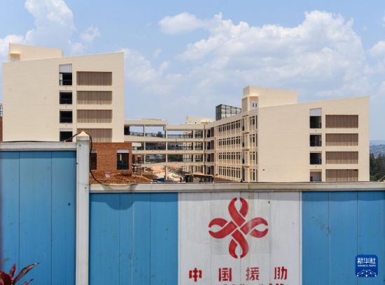 这是9月29日在卢旺达基加利市郊拍摄的马萨卡医院改扩建项目建筑工地一隅。新华社记者 李亚辉 摄
