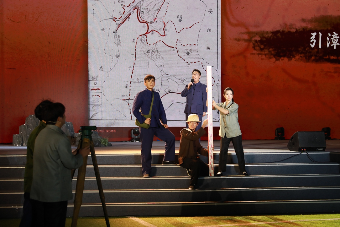 林永健演绎修渠故事。主办方供图