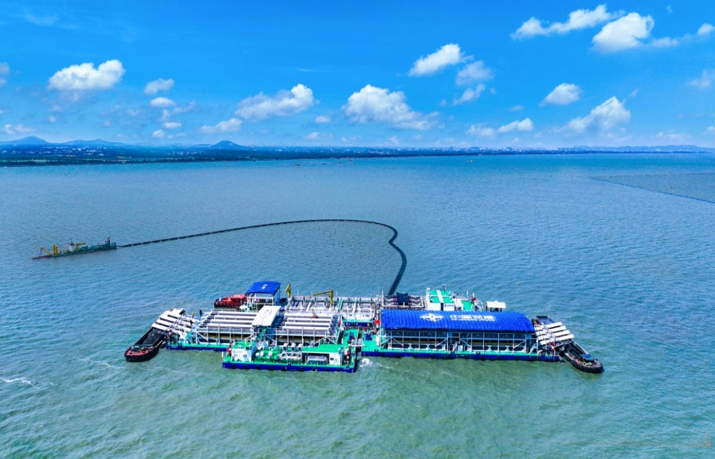 “太湖之光”水上作业平台。受访者供图