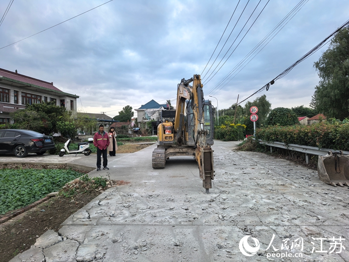 通州区兴仁镇徐庄村即将建成的跃进北路。人民网记者 王继亮摄