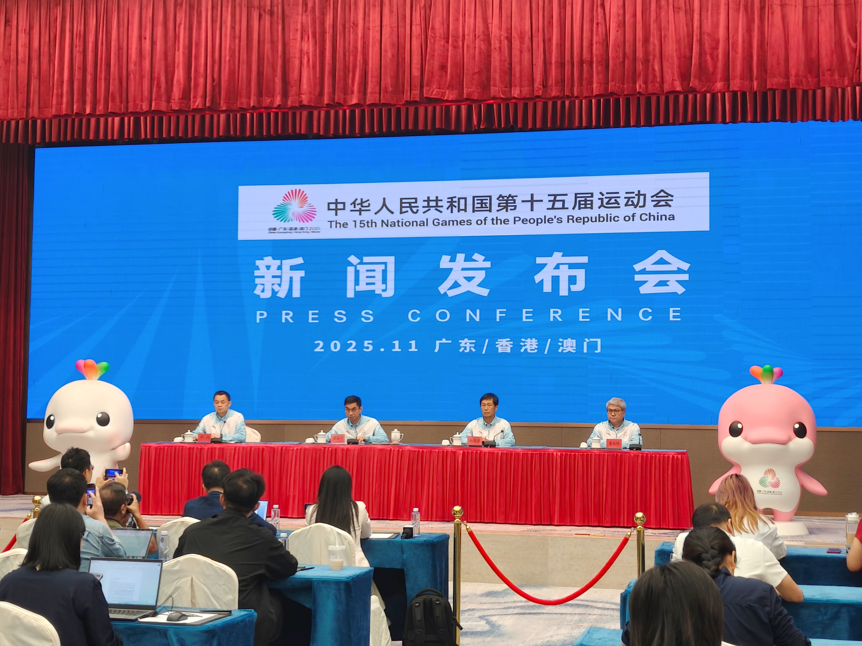 10月27日,中华人民共和国第十五届运动会新闻发布会在广州举行。实习生 刘玄摄