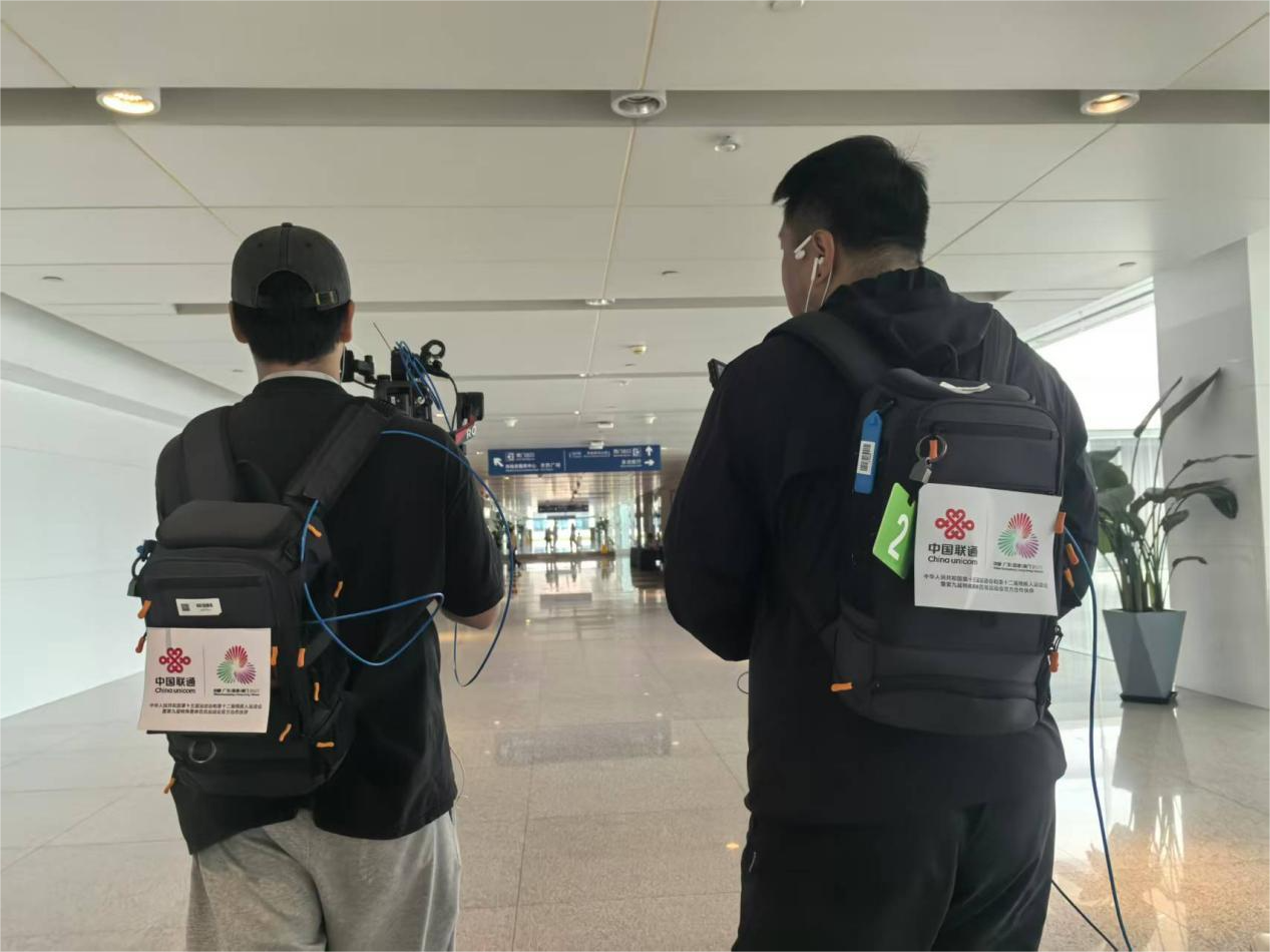 中国联通打造轻量化的“5G直播背包”。
