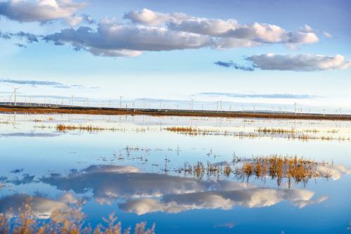近日拍摄的河北尚义察汗淖尔国家湿地公园一景。高建雄摄