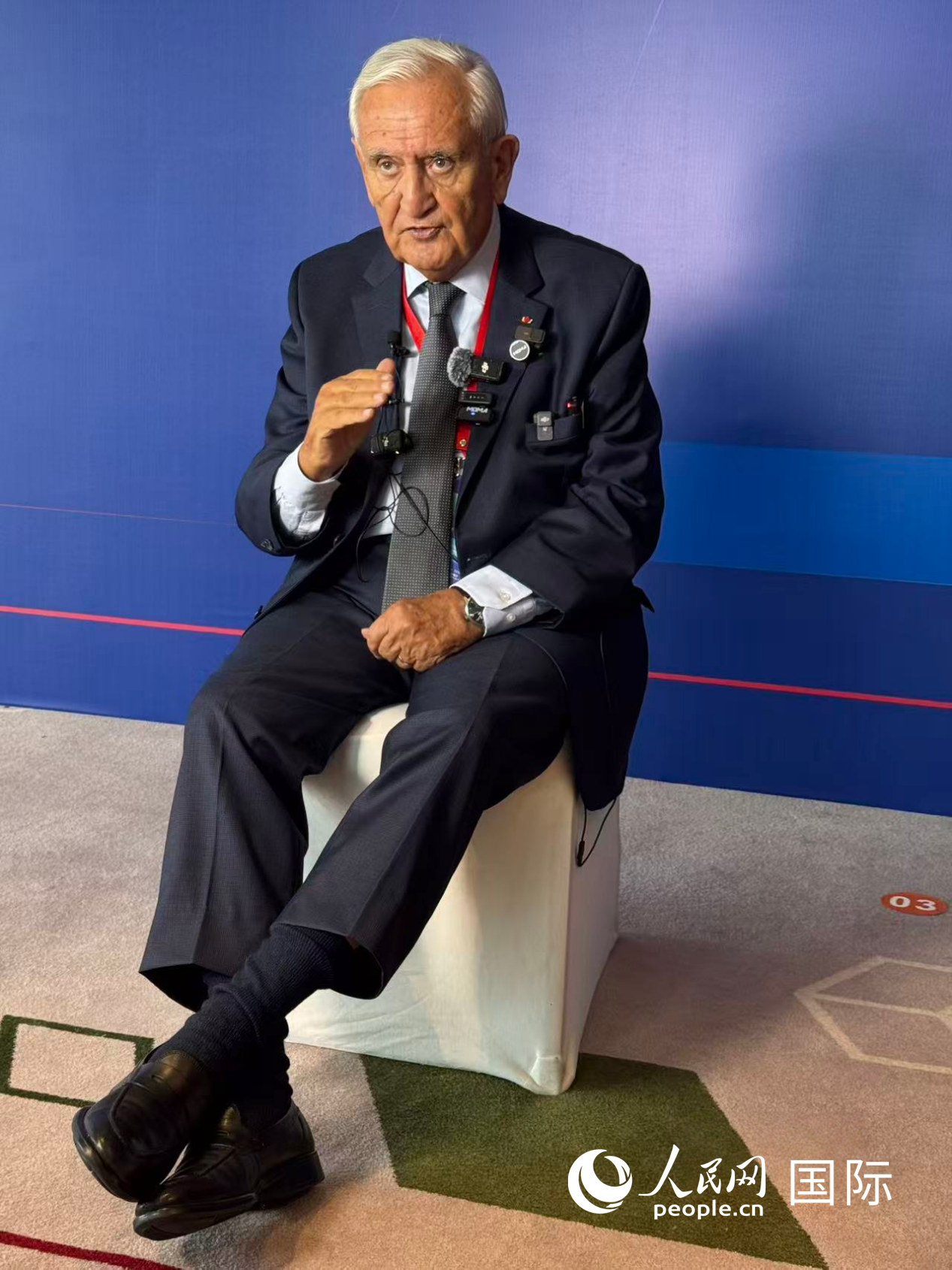 法国前总理让-皮埃尔·拉法兰接受人民网采访。人民网记者 谢莹摄