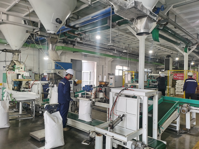 位于灌云县临港产业区的江苏锐巴新材料科技有限公司生产车间。临港产业区供图