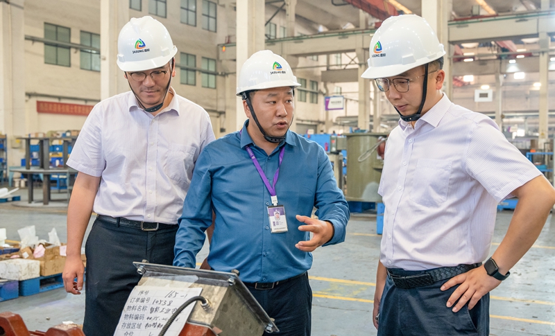 江南农商行走访企业。江南农商行供图