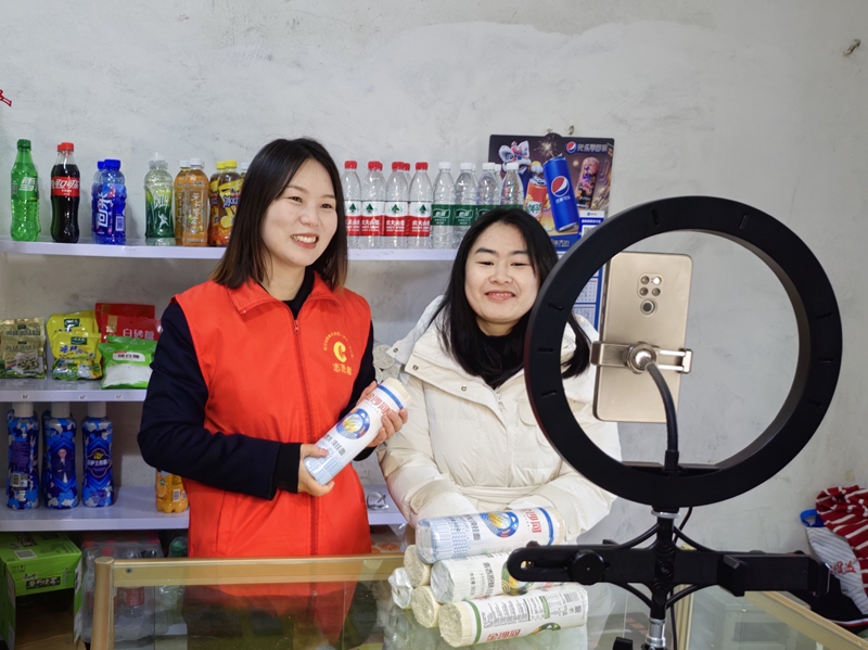 “‘婷婷’玉立直播间”直播现场。受访者供图