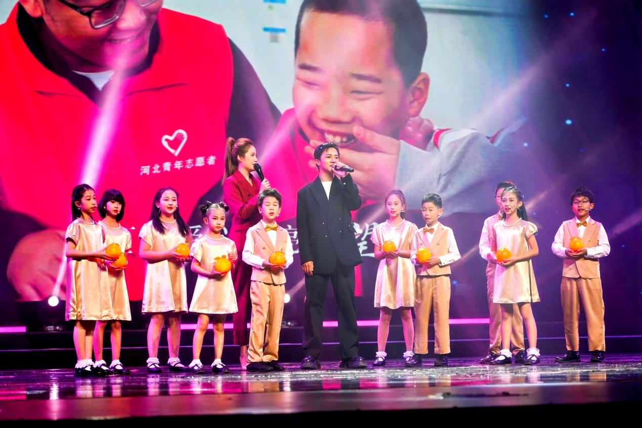 京津冀三地青少年共同唱响《小橘灯·用爱点亮》。共青团河北省委供图