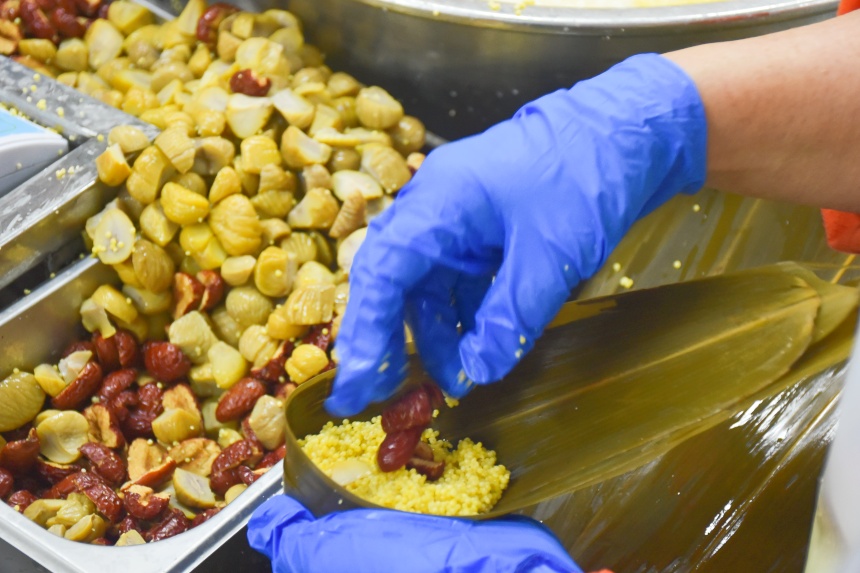 使用青龙杂粮制作的粽子。张宝摄