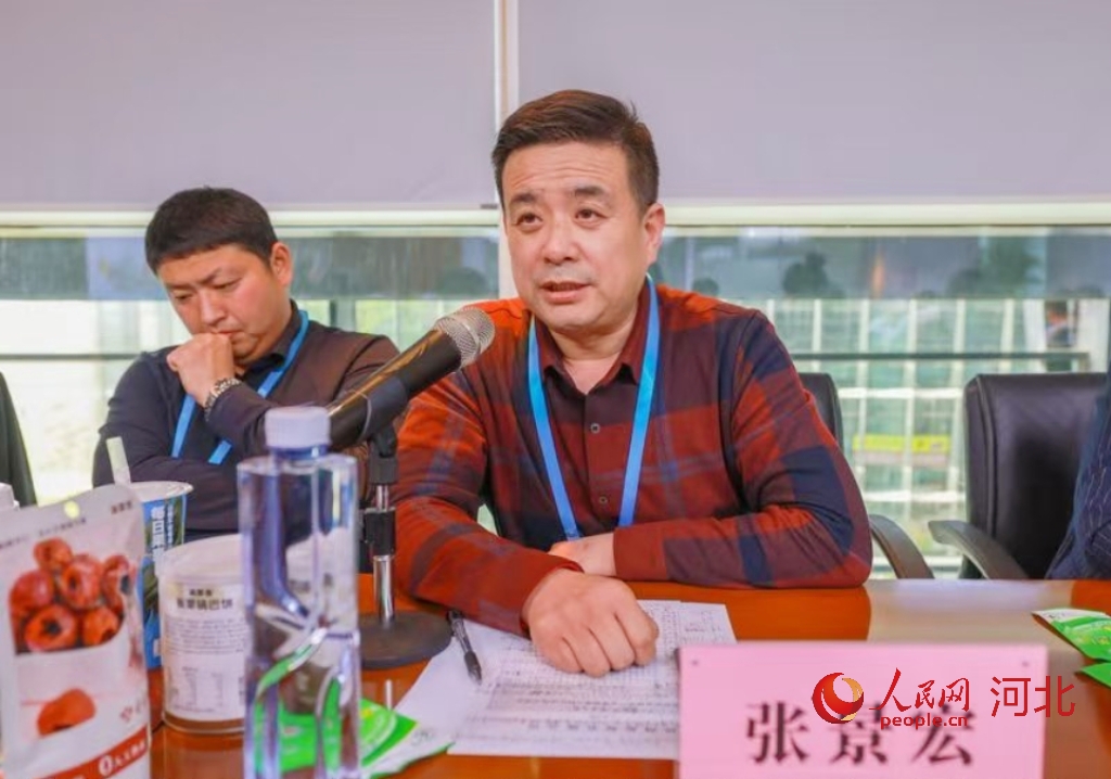 在“山海相连 青龙入湾”青龙特色产业粤港澳大湾区招商对接会上张景宏发言。人民网 左原铭摄